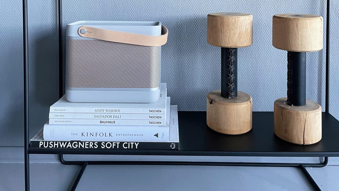 Review: Bang & Olufsen Beolit | Expensive And Lovely Design Speaker The Go