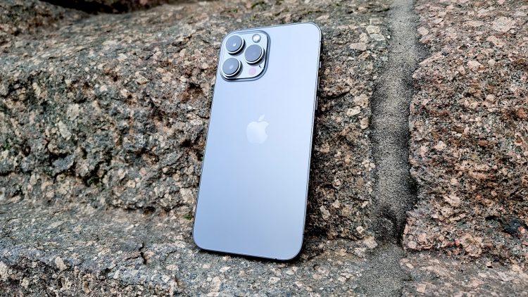 TEST: Apple IPhone 13 Pro Max | The Biggest IPhone Is Also The Best Den ...
