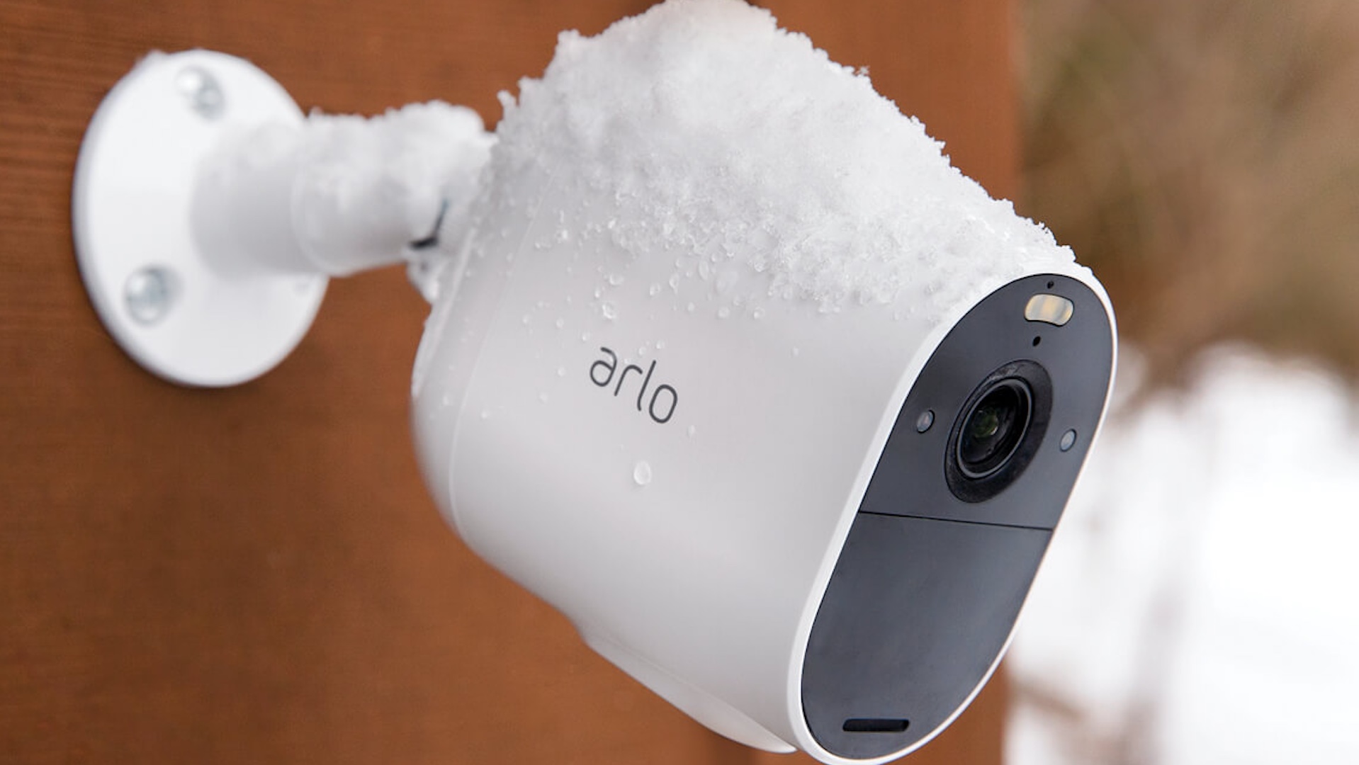 Review Arlo Essential XL Spotlight Camera Durable Surveillance