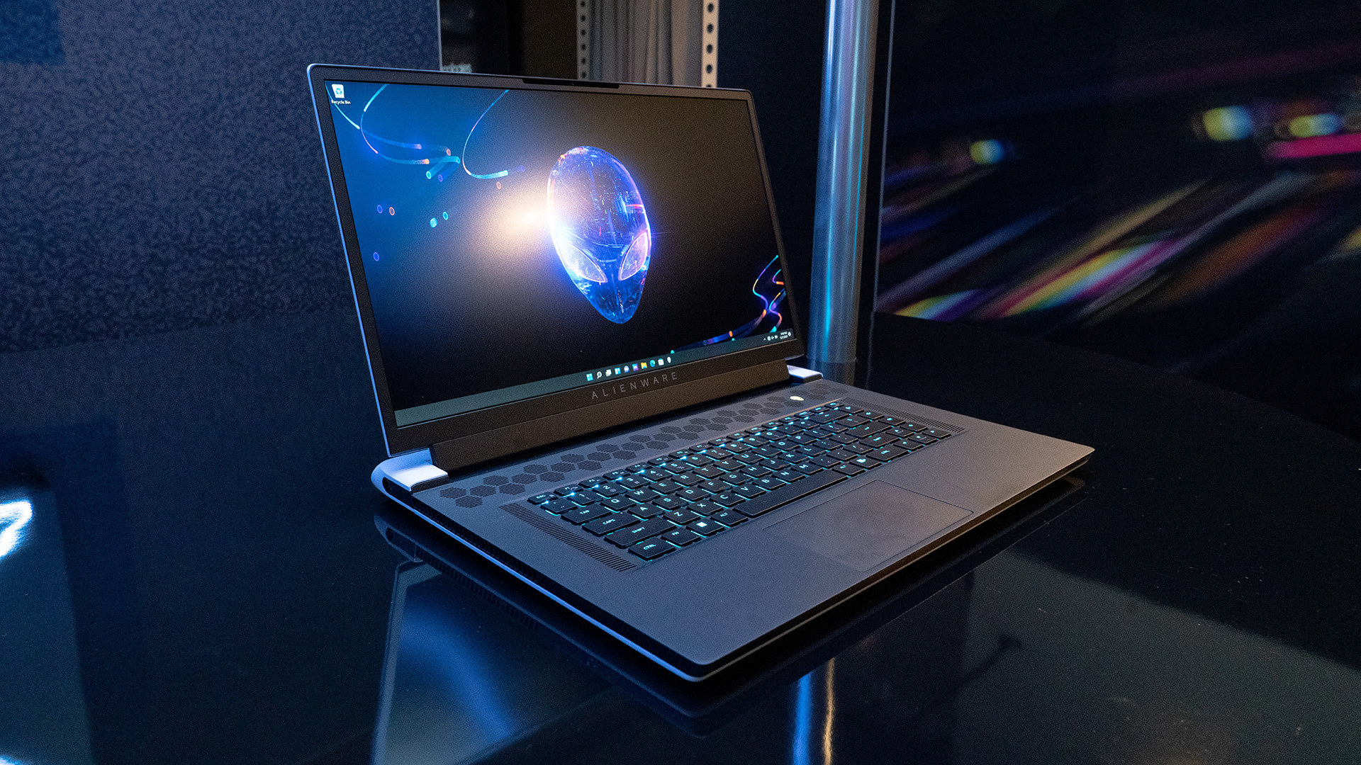 Alienware X17 R2 Gaming Laptop Review