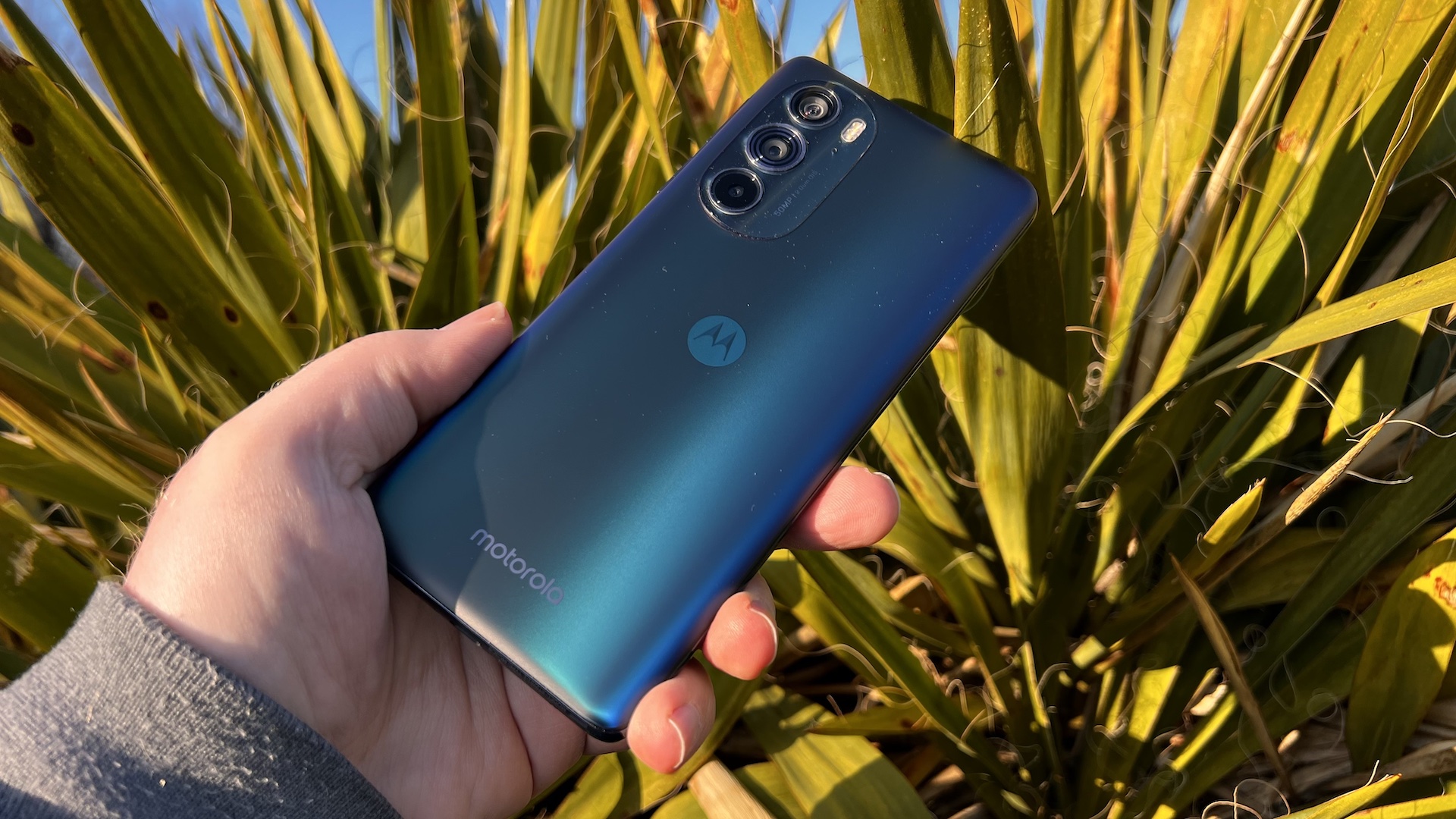 Motorola Edge 30 specs, faq, comparisons