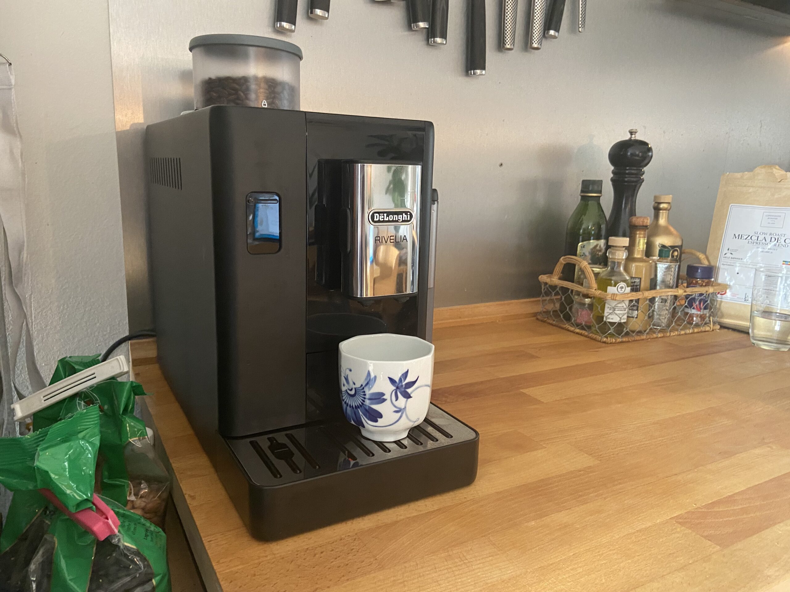 Review: DeLonghi Rivelia  A Little Goes A Long Way When It Comes To  Espresso Machines